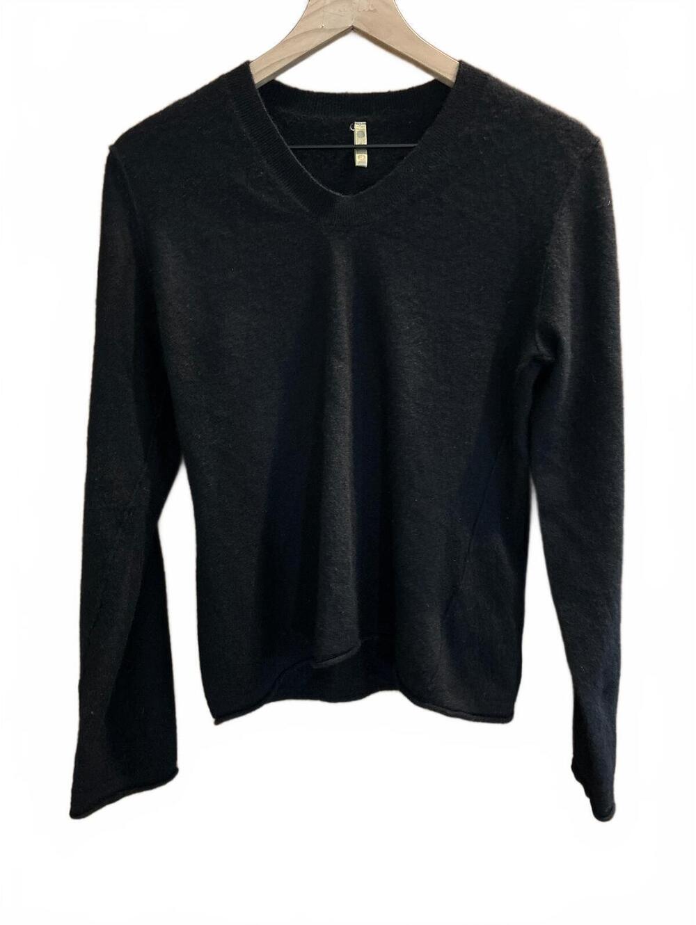Everlane Cashmere V-neck Sweater - woman’s Small (Measurements)